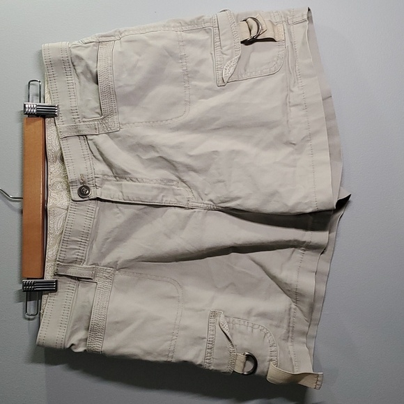 Lee shorts beige color grey hue sz 14 cargo Short tannish cream pulls & stitch - Picture 1 of 16
